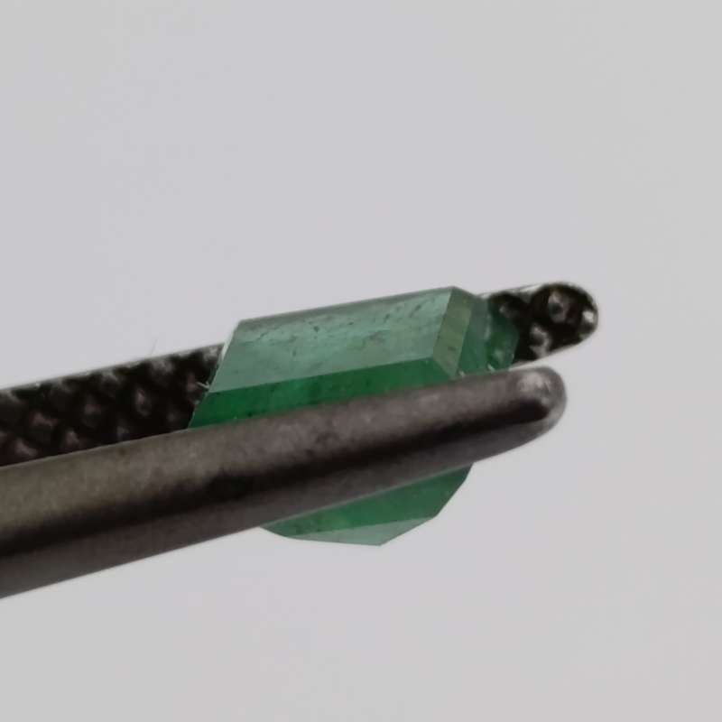 Natural Emerald of 0.67 carat - square step cut slight yellowish green with Gemlab certificate