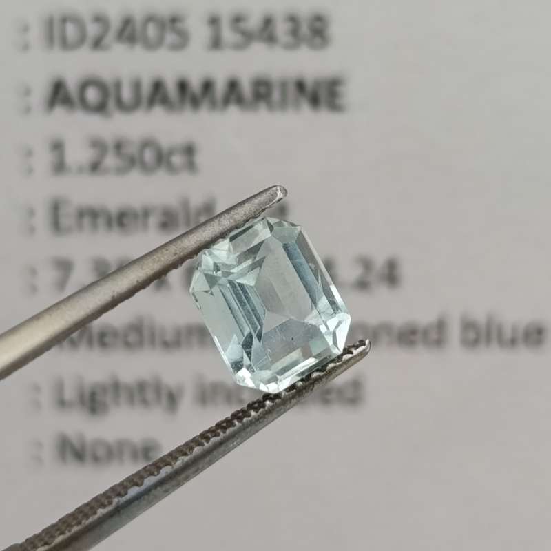 Natural Aquamarine of 1,25 carat Emerald cut - light toned blue with Gemlab certificate