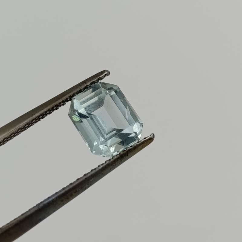 Natural Aquamarine of 1,25 carat Emerald cut - light toned blue with Gemlab certificate