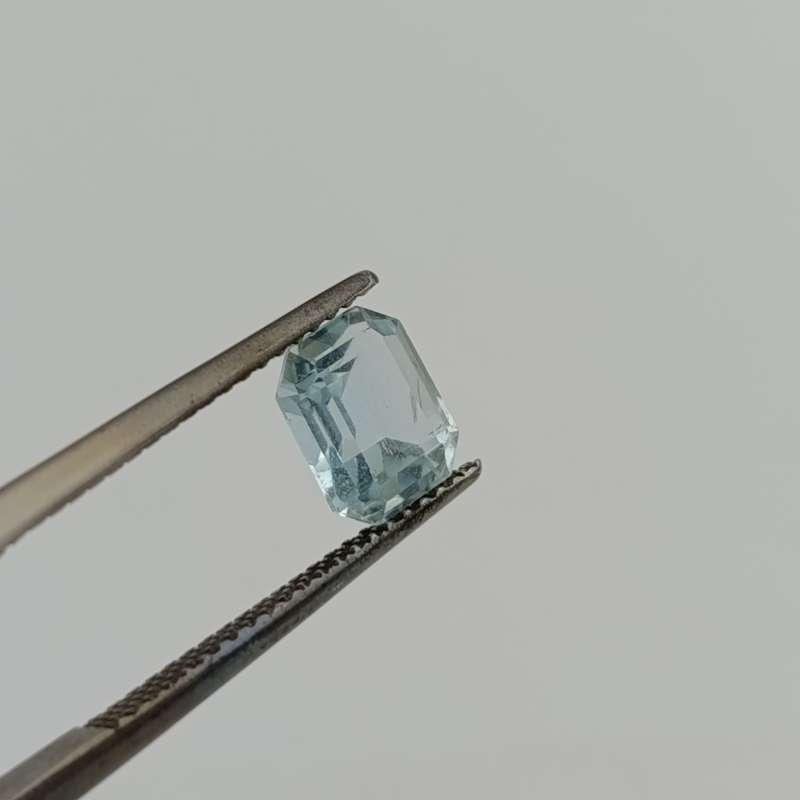 Natural Aquamarine of 1,25 carat Emerald cut - light toned blue with Gemlab certificate