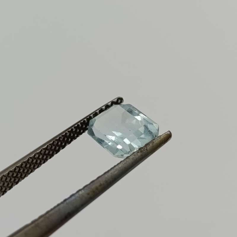 Natural Aquamarine of 1,25 carat Emerald cut - light toned blue with Gemlab certificate