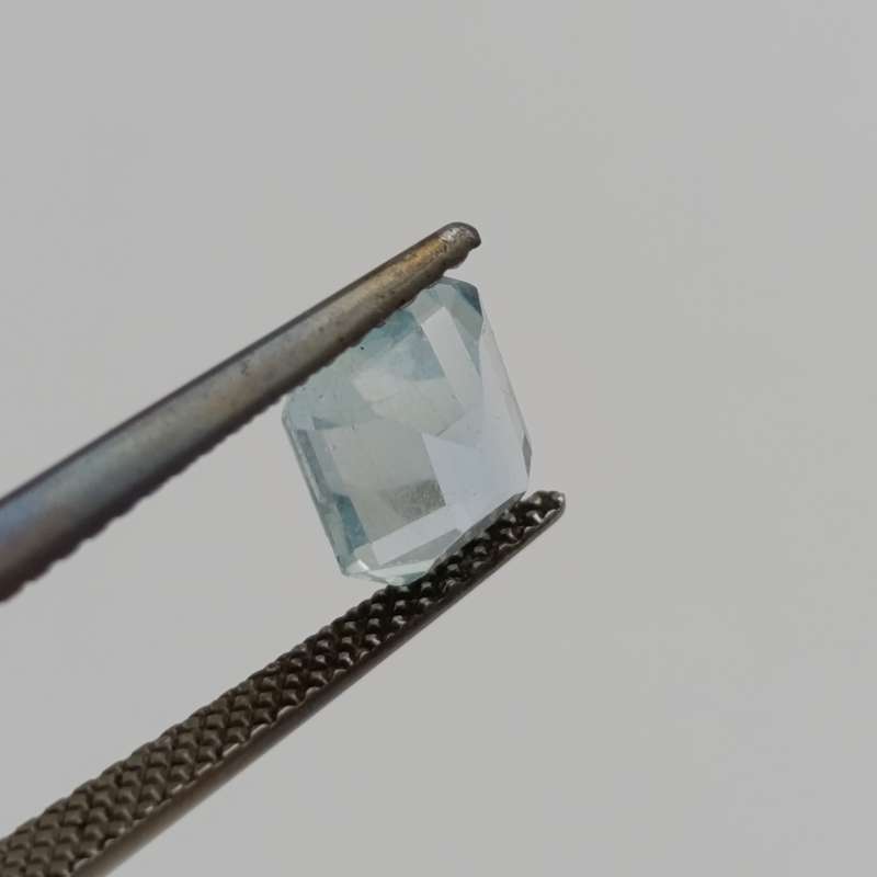 Natural Aquamarine of 1,25 carat Emerald cut - light toned blue with Gemlab certificate