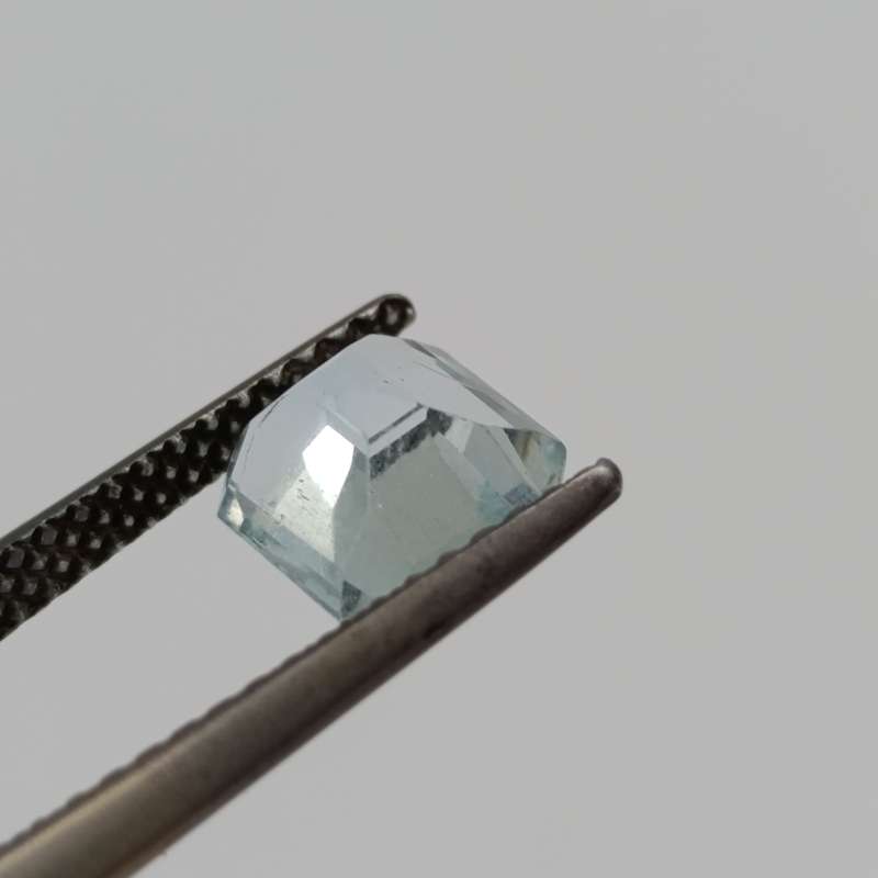 Natural Aquamarine of 1,25 carat Emerald cut - light toned blue with Gemlab certificate