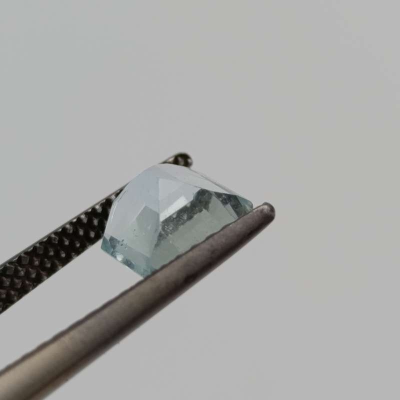 Natural Aquamarine of 1,25 carat Emerald cut - light toned blue with Gemlab certificate