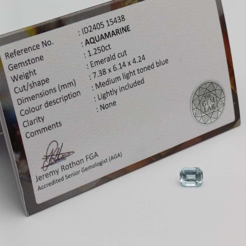 Natural Aquamarine of 1,25 carat Emerald cut - light toned blue with Gemlab certificate