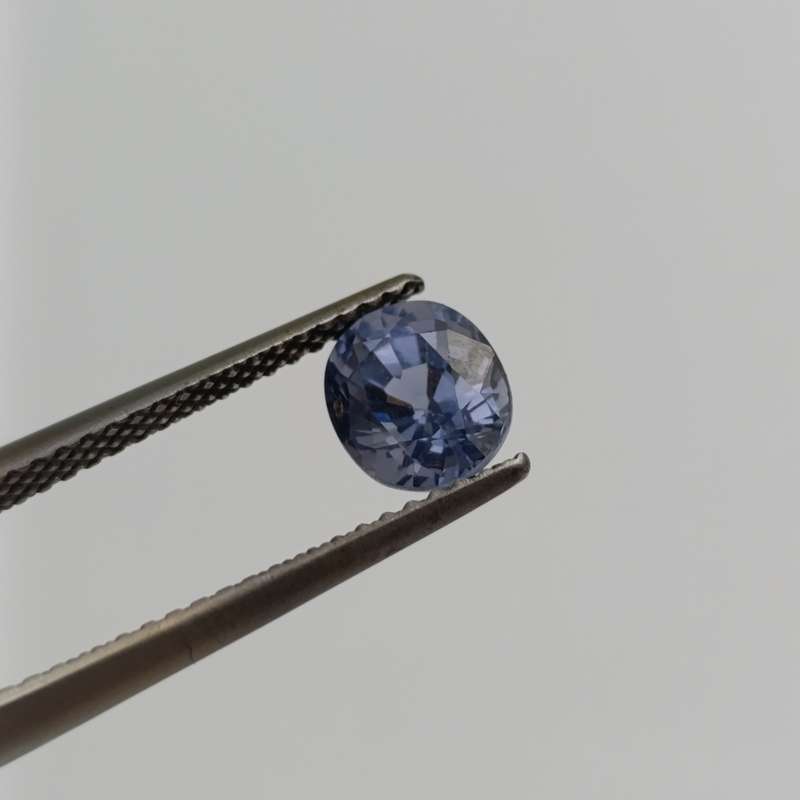 Violet blue spinel of 1.38 carat with Gemlab certificate oval mixed cut