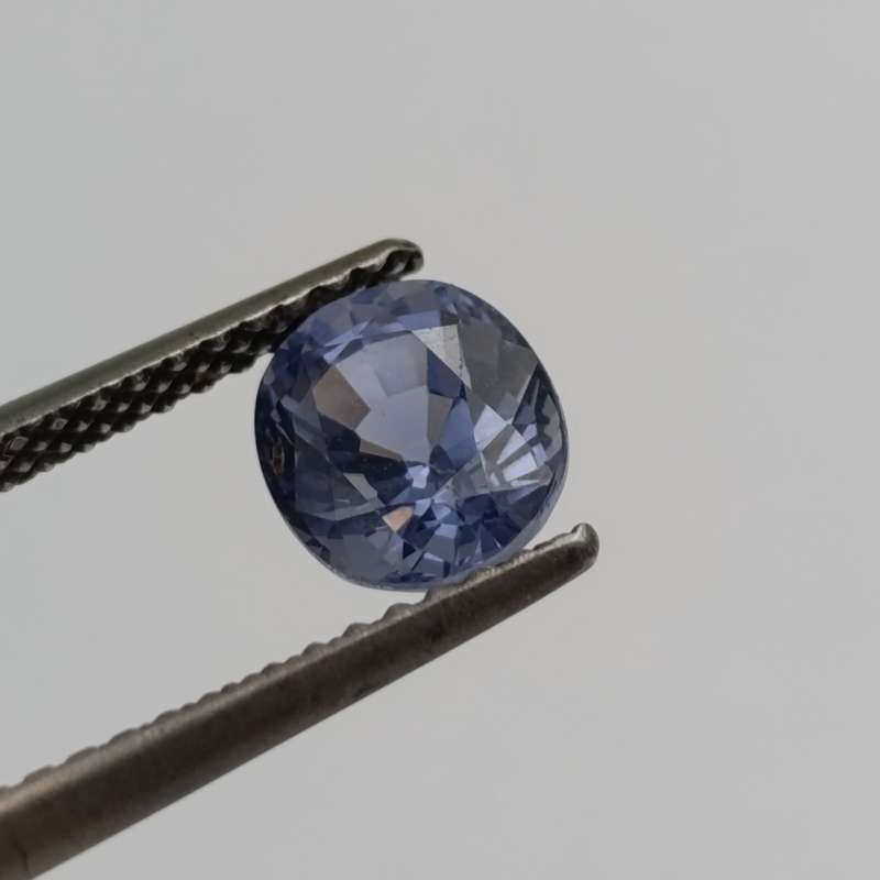 Violet blue spinel of 1.38 carat with Gemlab certificate oval mixed cut