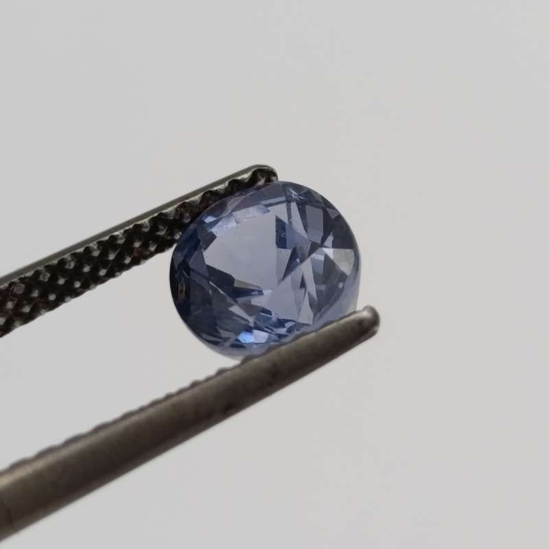Violet blue spinel of 1.38 carat with Gemlab certificate oval mixed cut