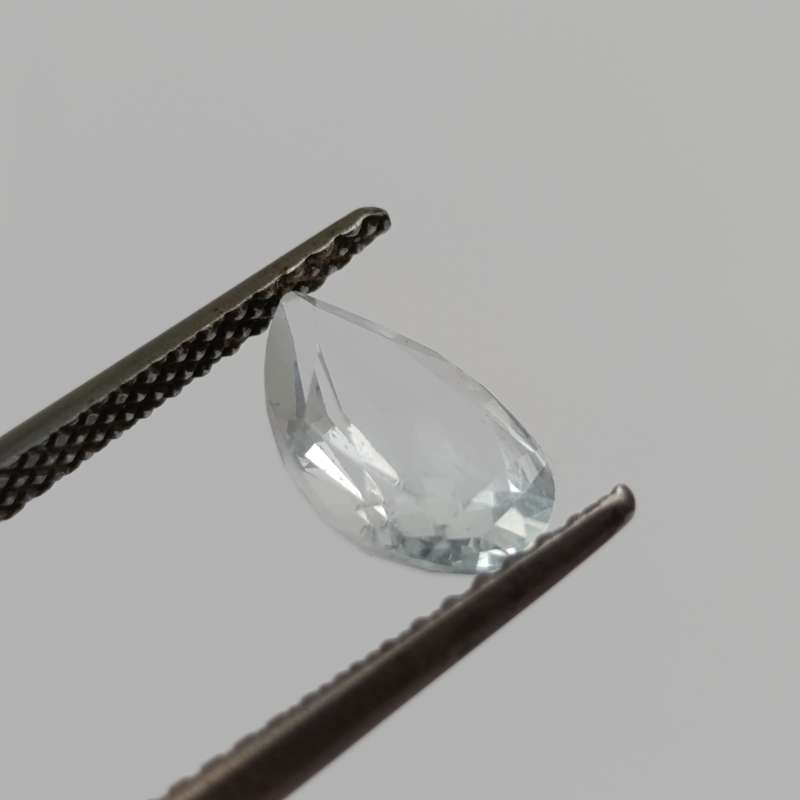 Natural aquamarine of 1,05 carat Pear shape - light toned blue with Gemlab certificate