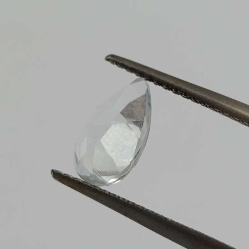 Natural aquamarine of 1,05 carat Pear shape - light toned blue with Gemlab certificate