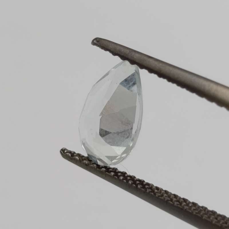 Natural aquamarine of 1,05 carat Pear shape - light toned blue with Gemlab certificate