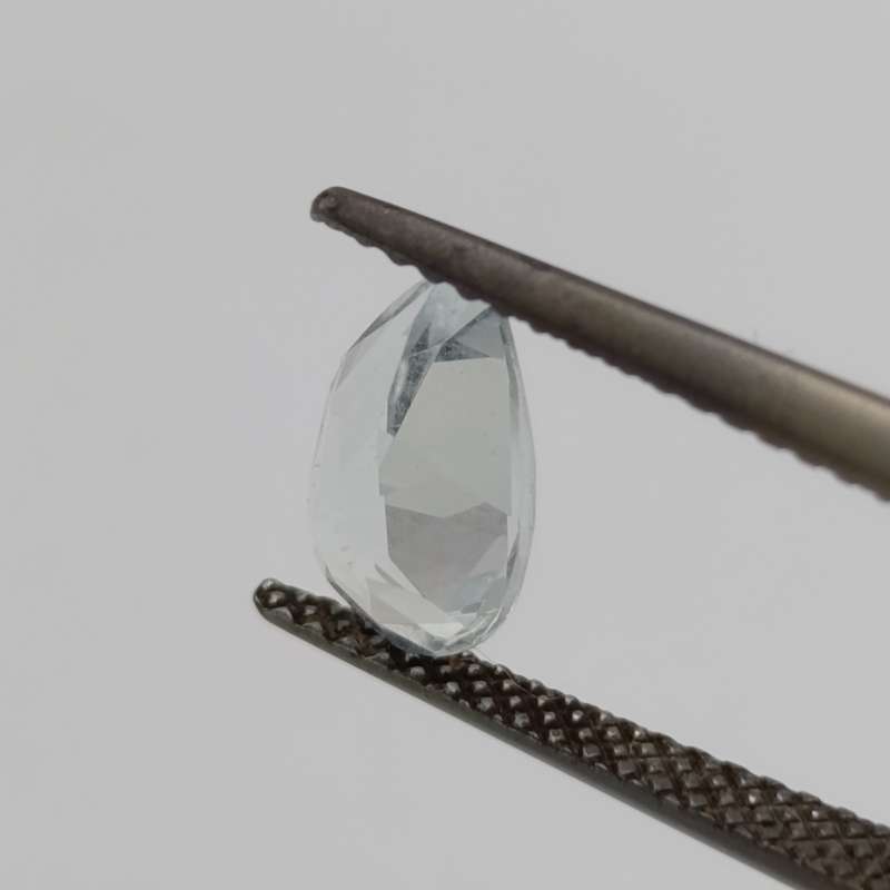 Natural aquamarine of 1,05 carat Pear shape - light toned blue with Gemlab certificate