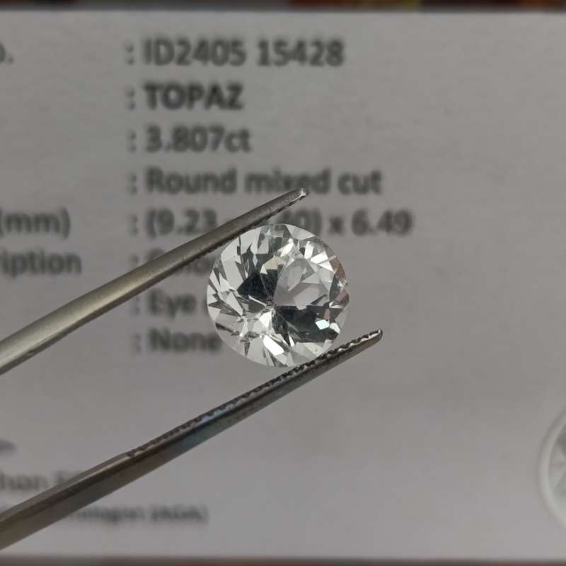 Colourless Topaz of 3.8 carat Round mixed cut with Gemlab certificate