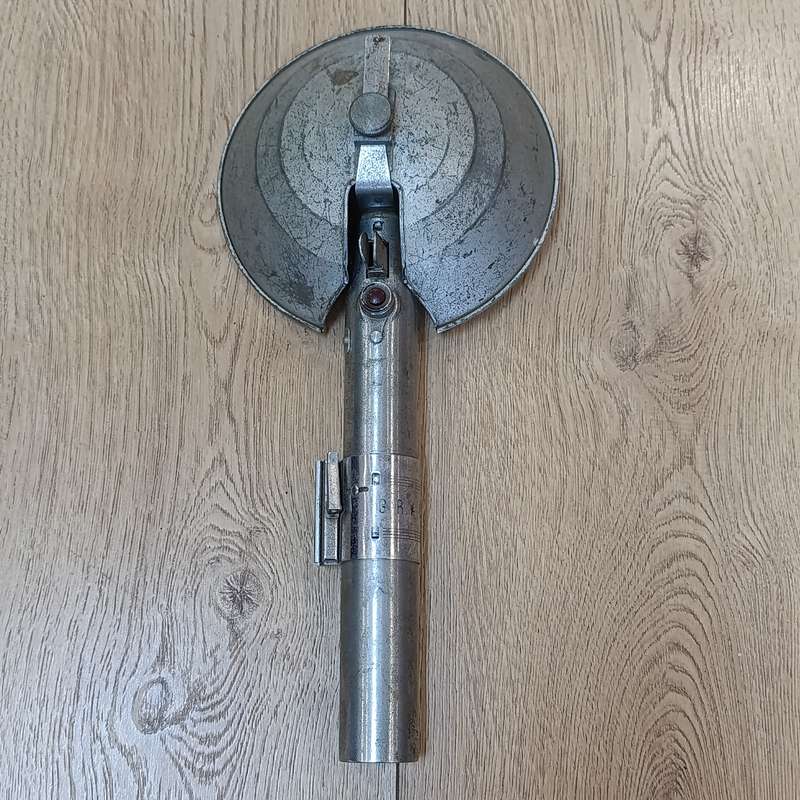 Antique Graflex camera flash - The handle is the same type used as Star Wars light saber