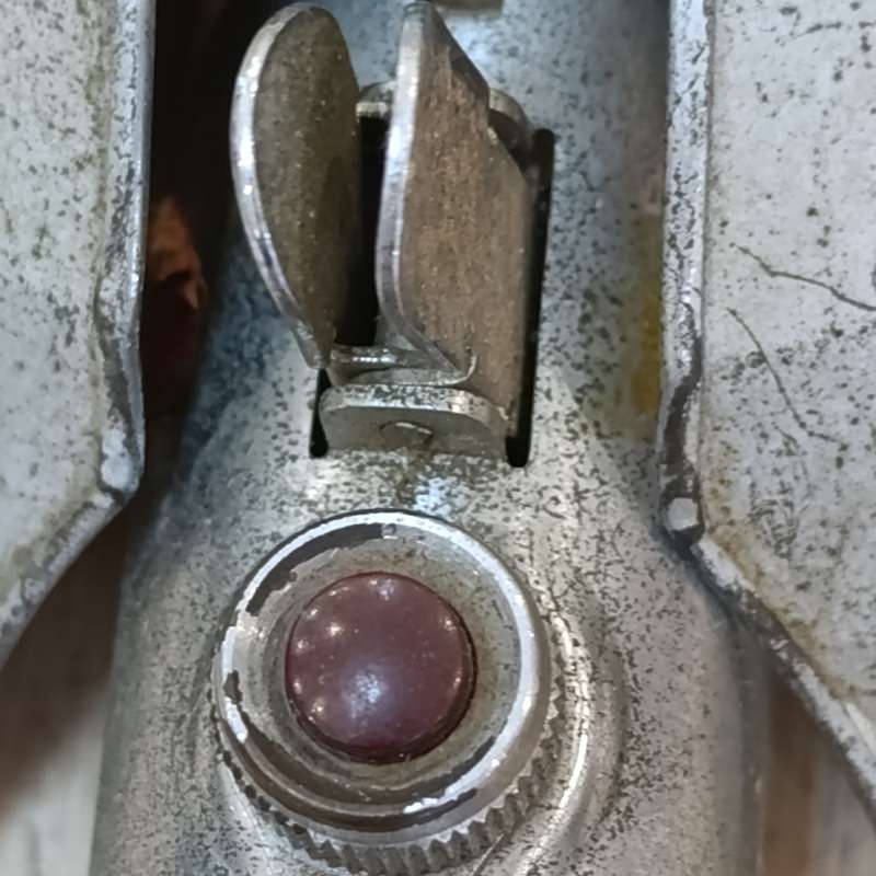 Antique Graflex camera flash - The handle is the same type used as Star Wars light saber