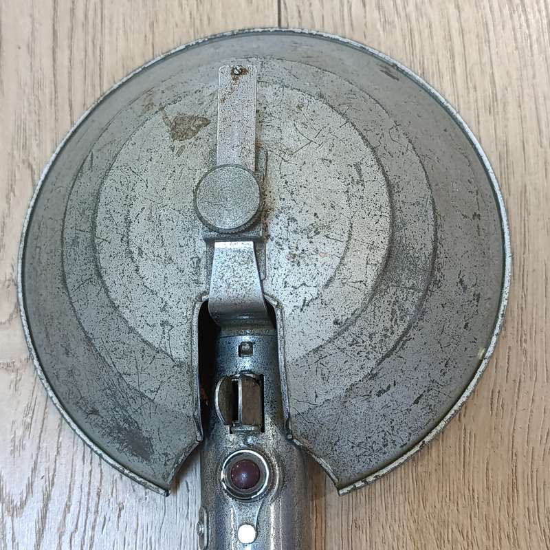 Antique Graflex camera flash - The handle is the same type used as Star Wars light saber