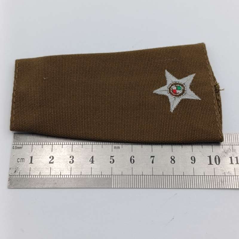 Pair of SA Army second Lieutenant slip-on rank epaulettes