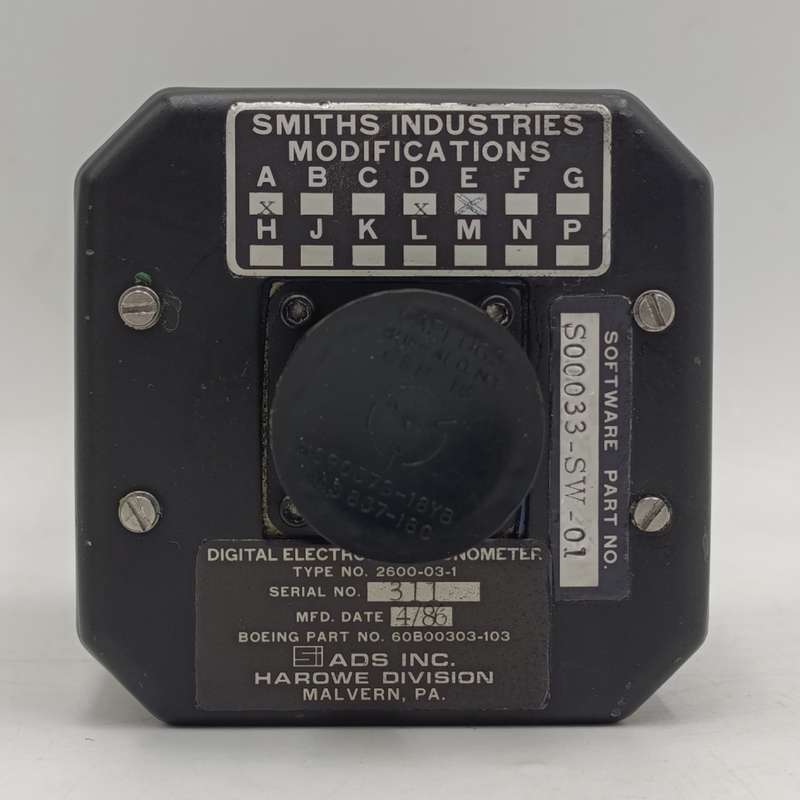 Boeing S00033 - SW - 01 digital clock for instrument panel - used by ComAir flight ZS-OTG