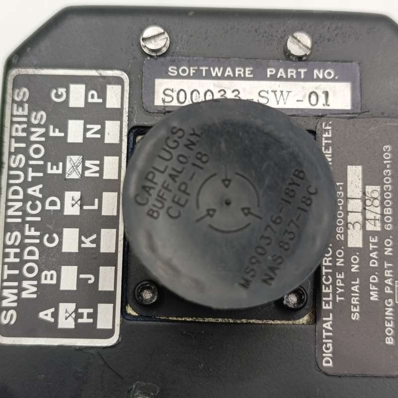 Boeing S00033 - SW - 01 digital clock for instrument panel - used by ComAir flight ZS-OTG