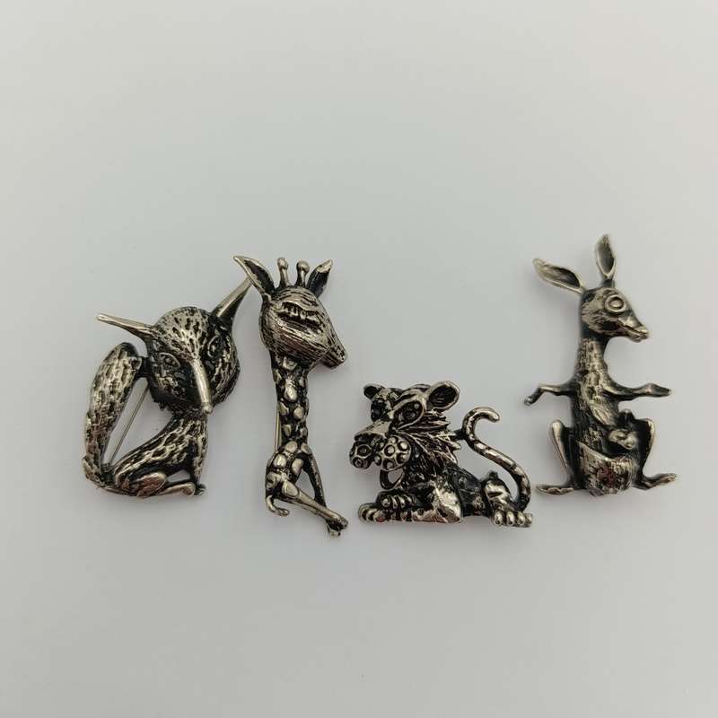 Lot of 4 animal brooches