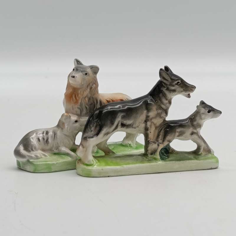 Pair of vintage porcelain dogs figurines - small chips