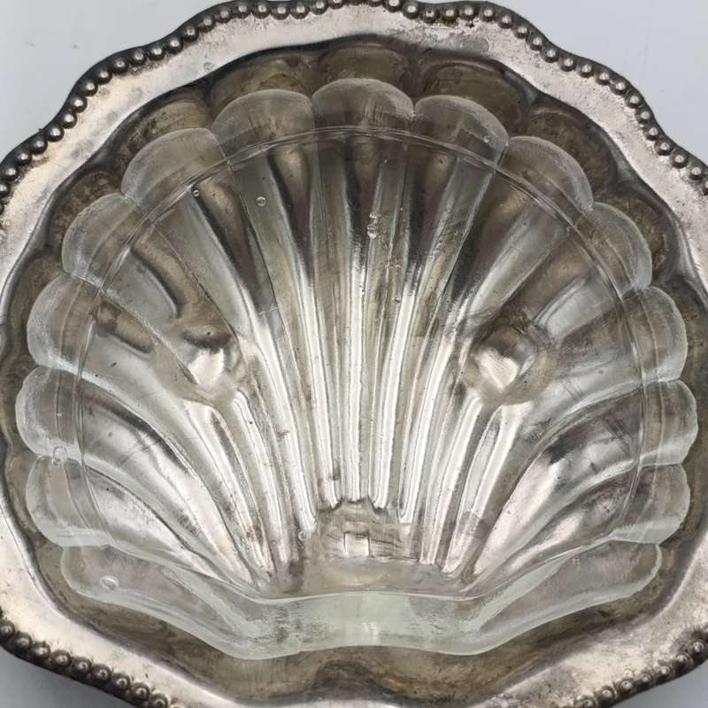 Vintage Shell butter dish in box