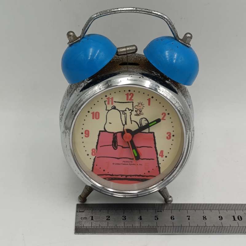 Vintage Peanuts battery operated bedside alarm clock - working
