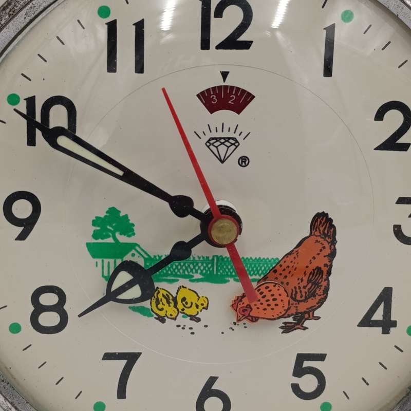 Vintage animated pecking chicken mechanical bedside alarm clock - working