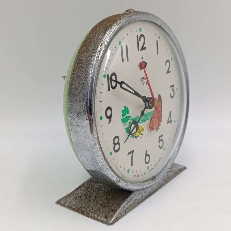 Vintage animated pecking chicken mechanical bedside alarm clock - working
