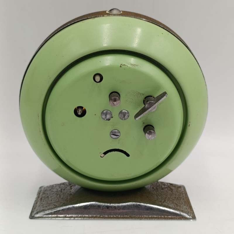 Vintage animated pecking chicken mechanical bedside alarm clock - working