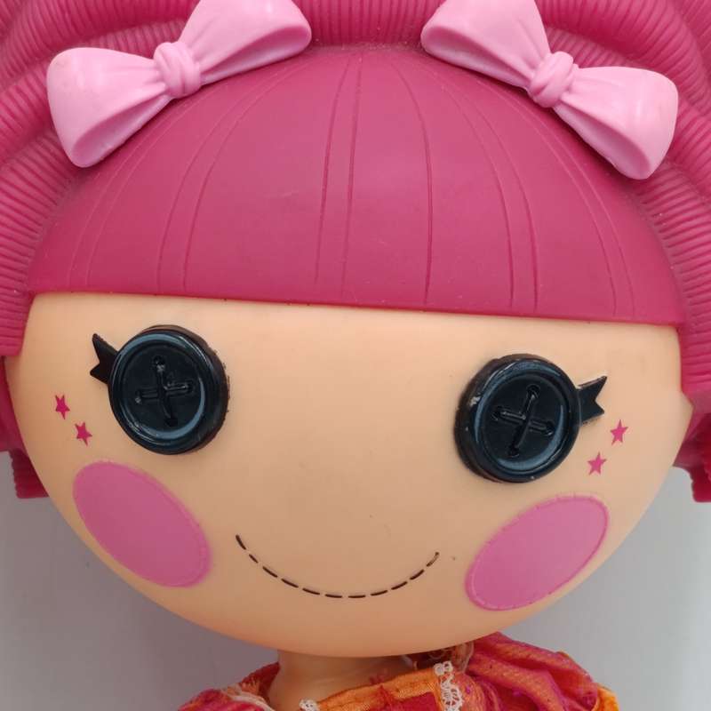 Two Lalaloopsy dolls - One without outfit