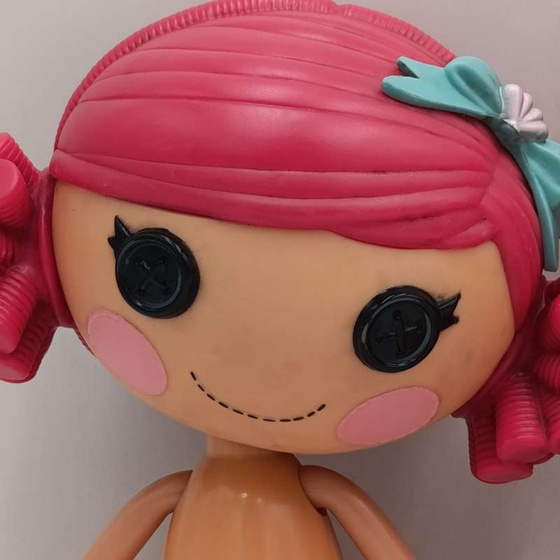 Two Lalaloopsy dolls - One without outfit