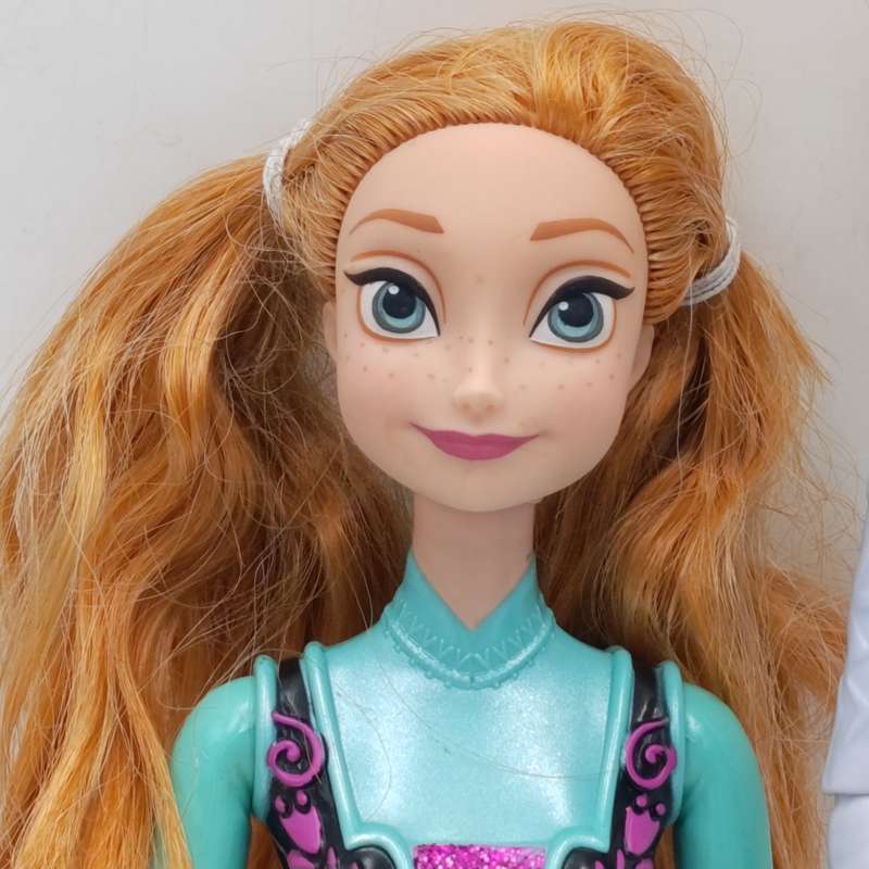 Anna & Elsa from Frozen dolls