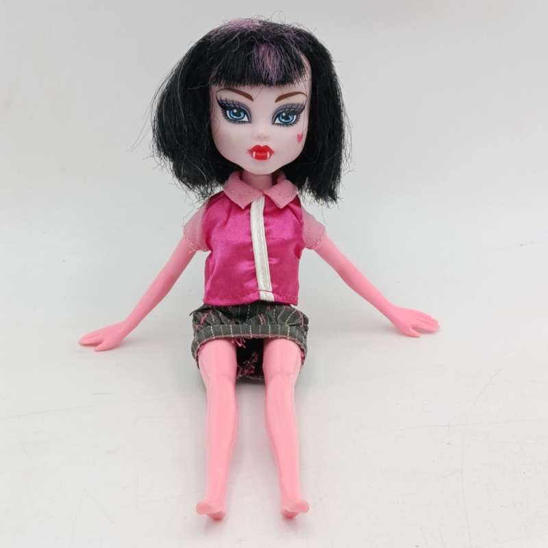 Draculora doll