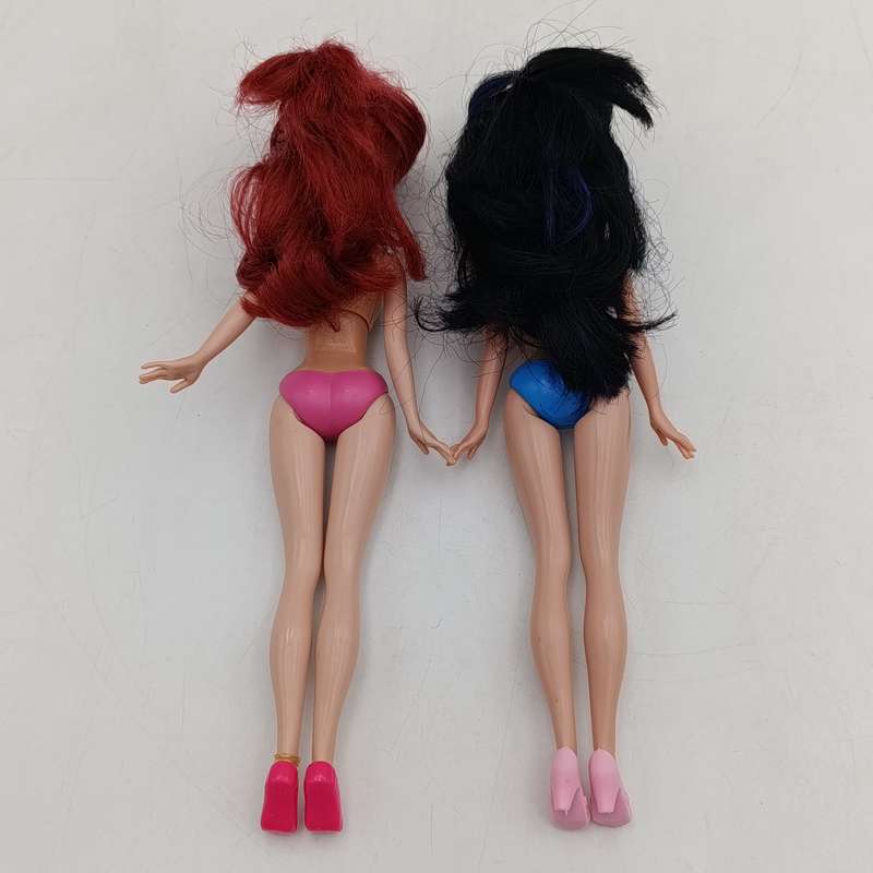 Two dolls - No clothes - Shoes included