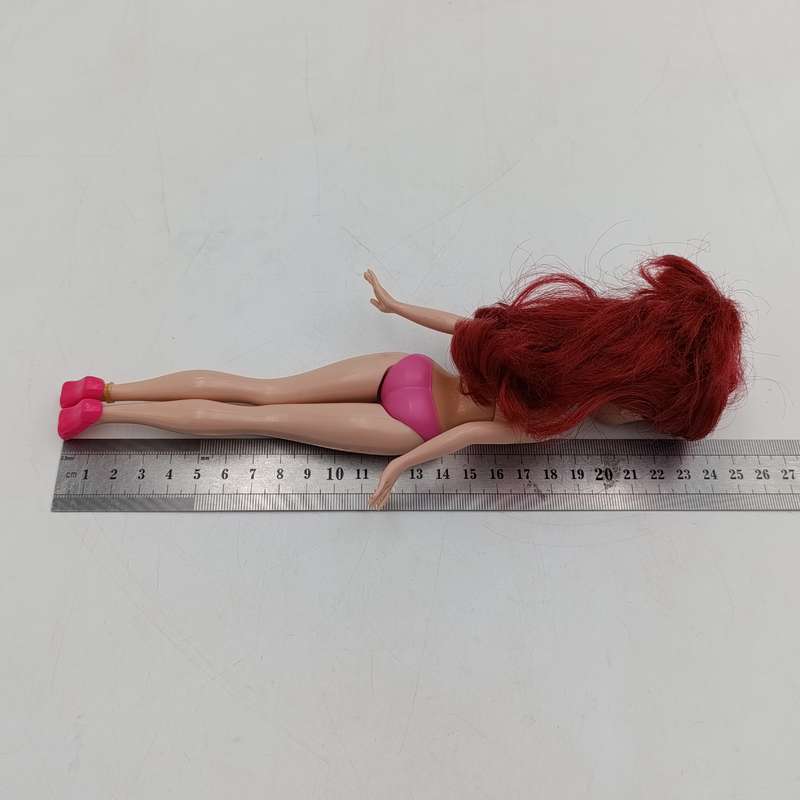 Two dolls - No clothes - Shoes included