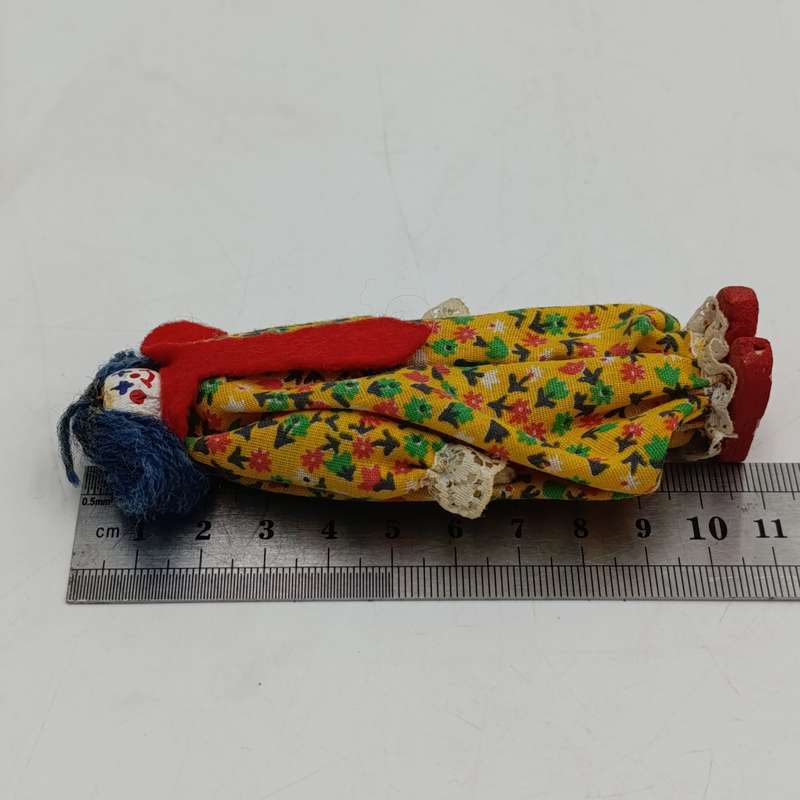 Pair of vintage clothes Peg dolls