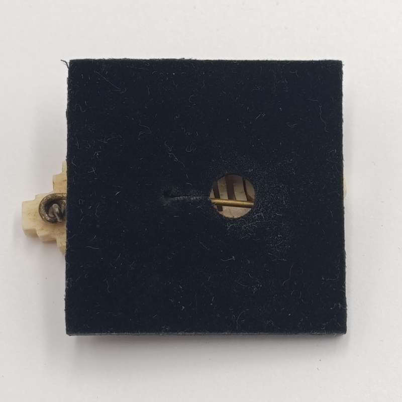 Boer War POW trench art brooch 1900-1902 - made of bone in St.Helena - pin loose