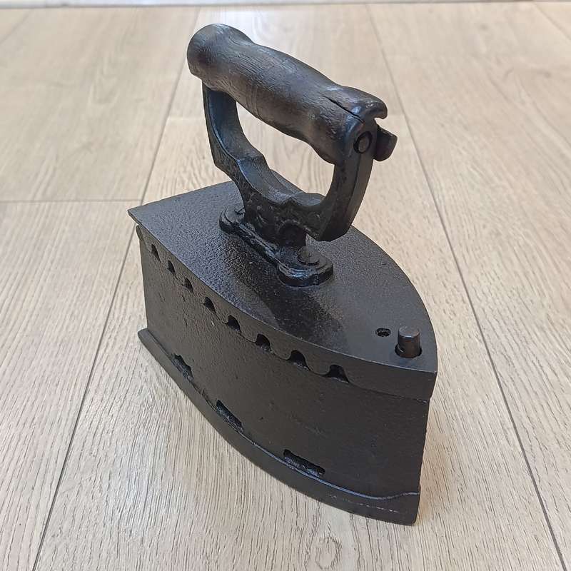 Antique Cast iron Sad iron - hinge broken