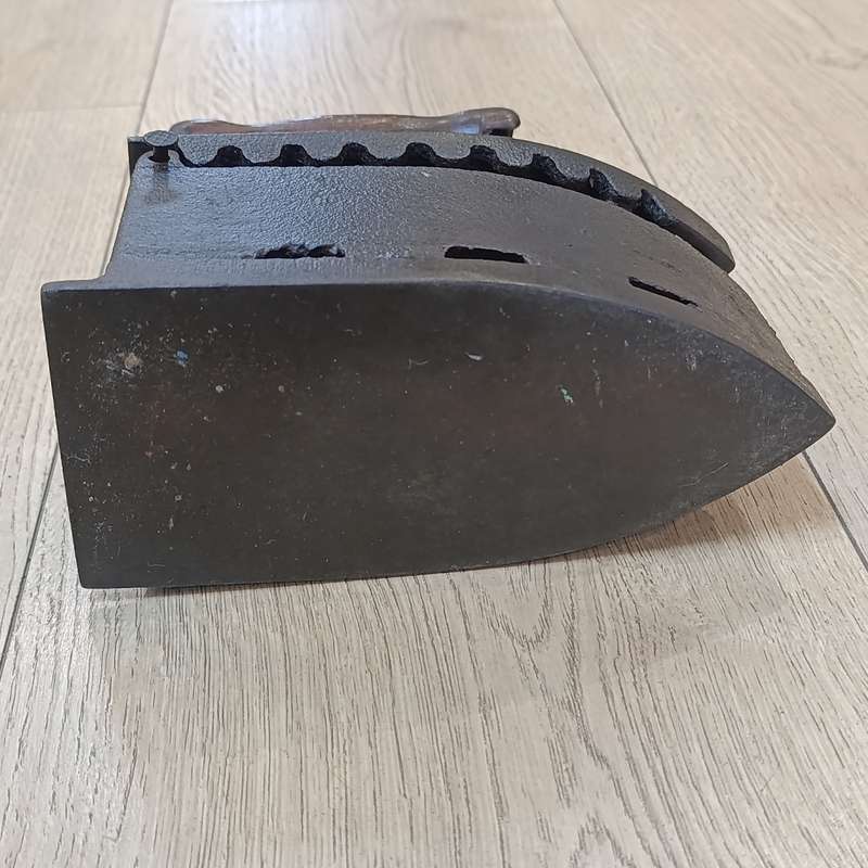 Antique Cast iron Sad iron - hinge broken