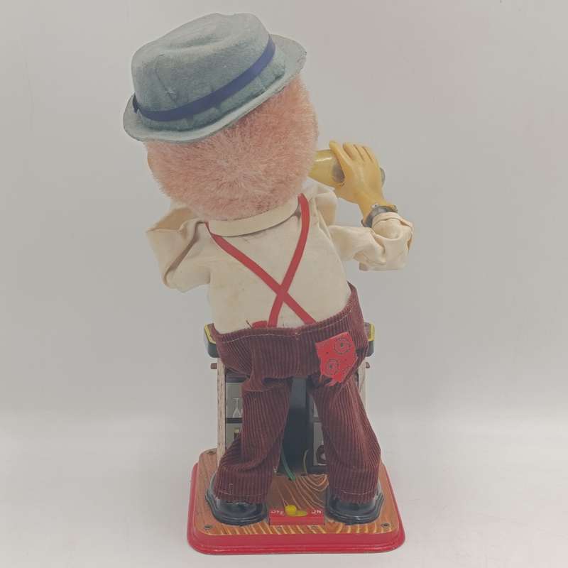 Vintage Charlie Weaver Bartender battery operated tin toy - working