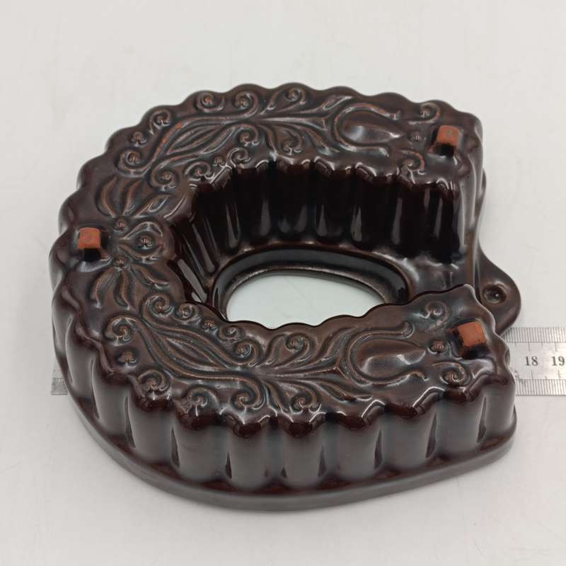 Antique ceramic horseshoe shaped jelly mould/cake mould