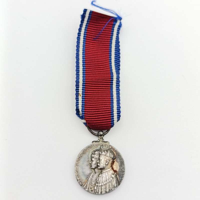 1935 King George V 25 Year reign miniature medal