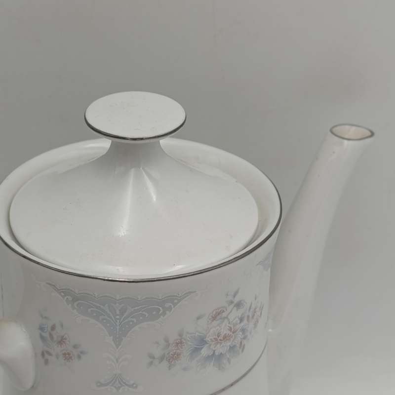 Silverie porcelain tea/coffee pot