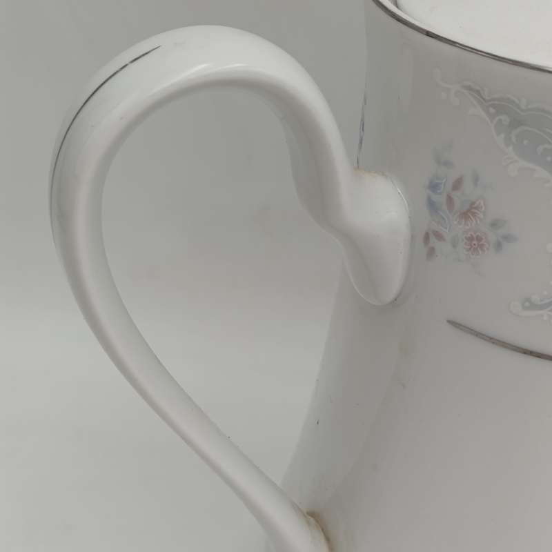 Silverie porcelain tea/coffee pot