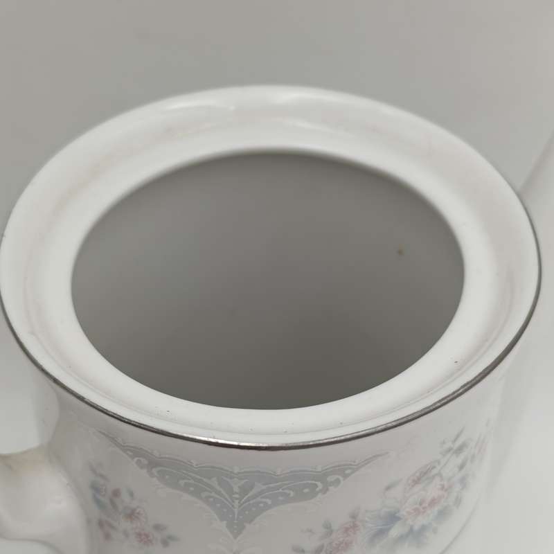 Silverie porcelain tea/coffee pot