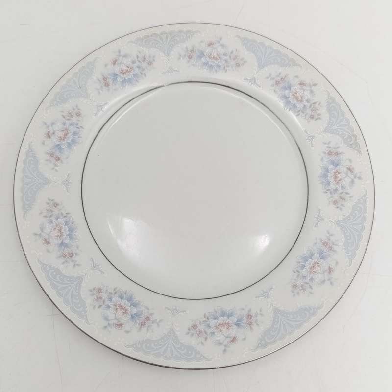 Silverie porcelain trio