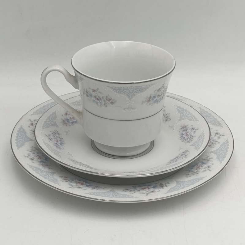Silverie porcelain trio