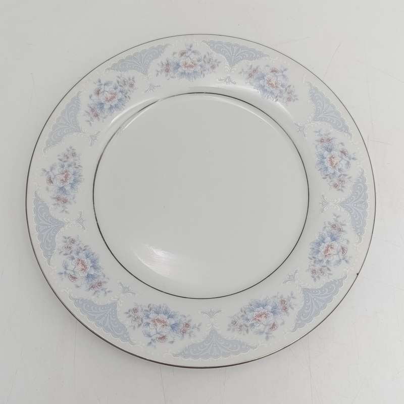 Silverie porcelain trio