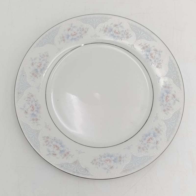 Silverie porcelain trio